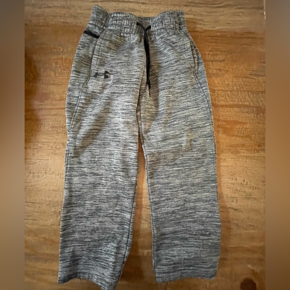 Under Armour boys Fleece lined sweatpants Size:YXS Color:Heather Charcoal Grey